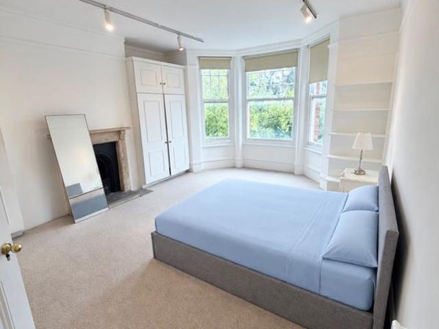 Refurbished 4 Bed Home in Gated Chiswick