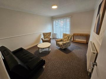 Refurbished 4 Bedroom Townhouse with HMO Licence