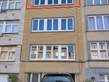 Refurbished 2 bdrm apartment. Possibility of 3 bedrooms. Roo