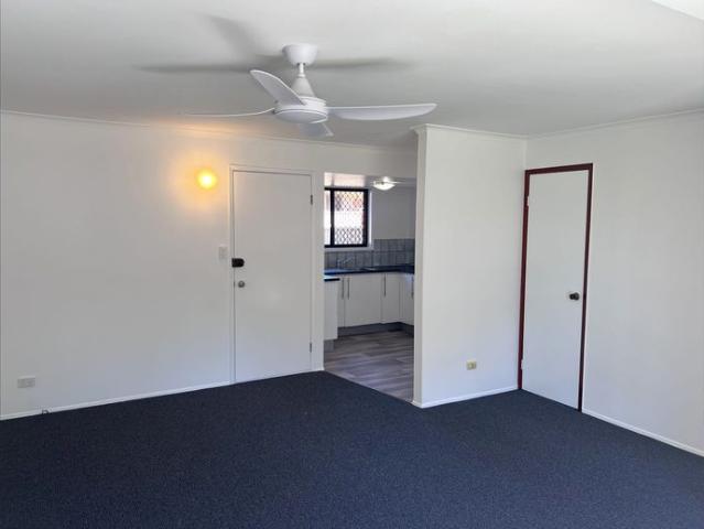 Refurbished 2 Bedroom Townhouse in a Quiet Complex