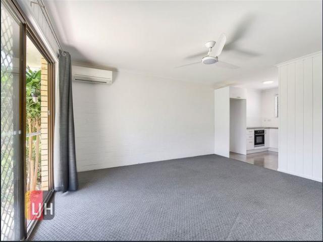 REFURBISHED 2 BEDROOM UNIT IN REDCLIFFE