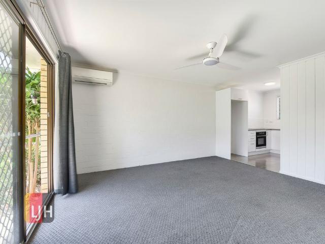 REFURBISHED 2 BEDROOM UNIT IN REDCLIFFE