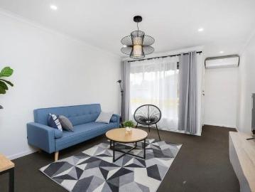 Refurbished 2 Bedroom Unit Offering Comfort, Security & Convenience