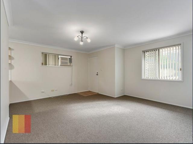 REFURBISHED 3 BEDROOM TOWNHOUSE ON PARKLAND!