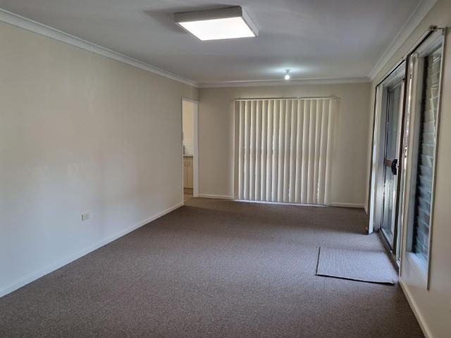REFURBISHED 3 BEDROOM UNIT WALKING DISTANCE TO GARDEN CITY