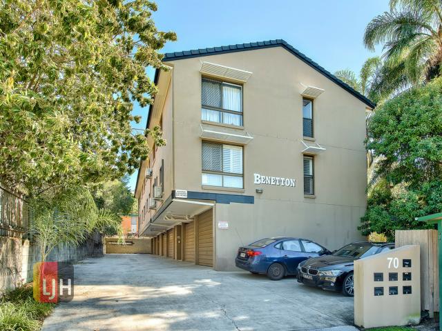 REFURBISHED, 3 BEDROOM UNIT IN CHERMSIDE