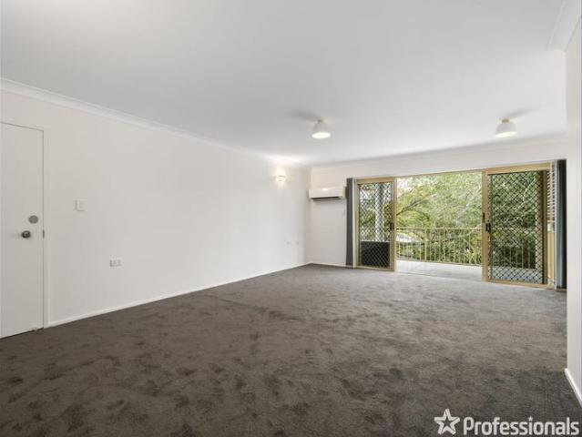 Refurbished Top Floor Unit with Leafy Outlook