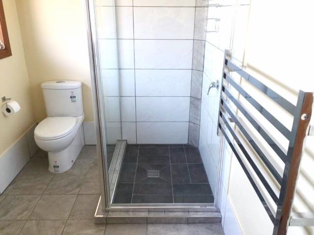 Refurbished Townhouse In Convenient Location