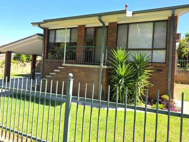 Refurbished Townhouse Spacious, Private and Low Maintenance
