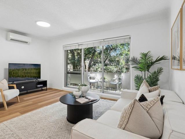 Refurbished two bedroom parkland apartment