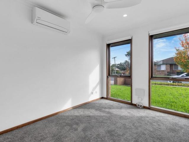 REFURBISHED UNIT WITH PRIVATE COURTYARD