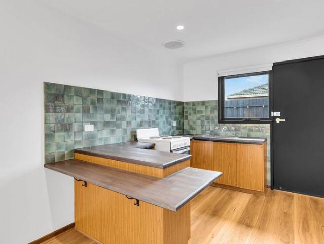 REFURBISHED UNIT WITH PRIVATE COURTYARD