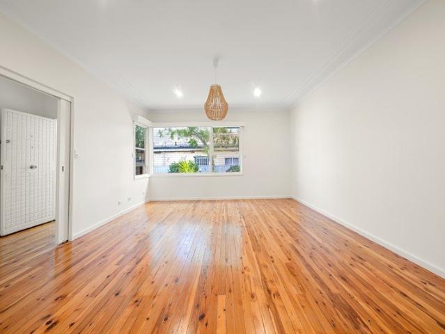 Refurbished Villa In A Beachside Location