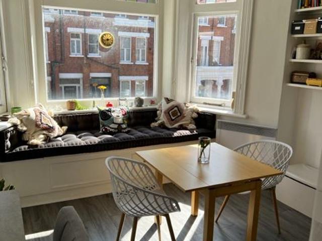 Refurbished balcony studio bills inc* Central Ldn