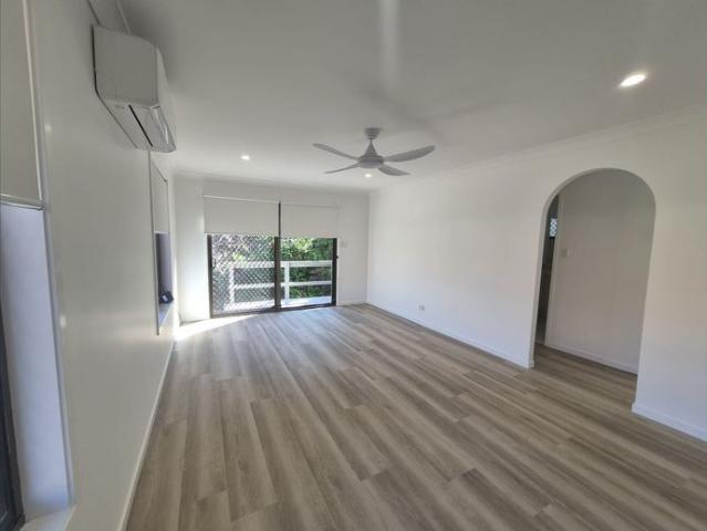Refurbished Beachside Duplex Steps From The Beach
