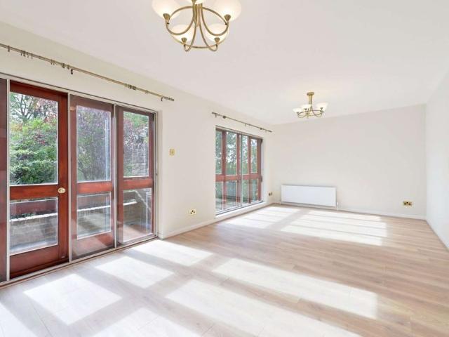 Refurbished four bedroom townhouse which is located within a cul de sac and offers flexible accommodation. Available now on an unfurnished basis
