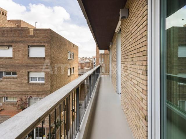 Refurbished flat with green views, in Tres Torres