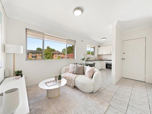 Refurbished Full Brick Two Bedroom Apartment in a Convenient Location