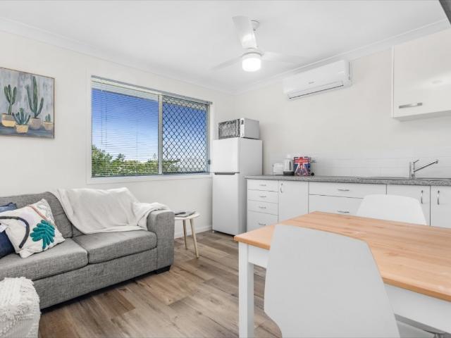 REFURBISHED FURNISHED STUDIO IN BANYO! PERFECT LOCATION SO CONVENIENT