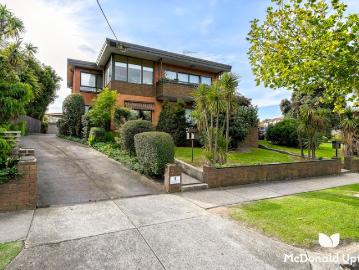 Refurbished Gem in Exclusive Location