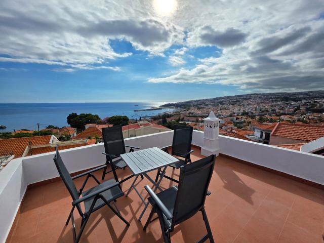 Refurbished house with stunning 360º views