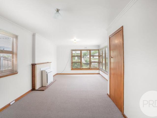 Refurbished In Ideal Location