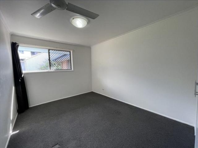 REFURBISHED ONE BEDROOM UNIT GAS INCLUDED!