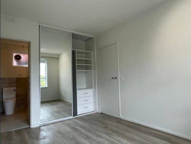 Refurbished One Bedroom Apartment in Prime Location