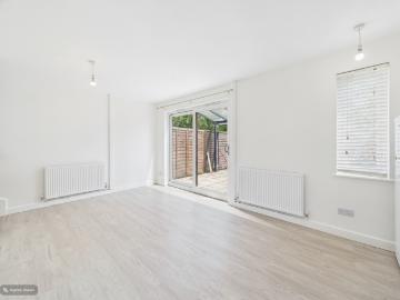 Refurbished One Bedroom Home with Garden & Parking in Two Mile Ash