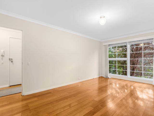 Refurbished & Quiet Apartment Offering Space