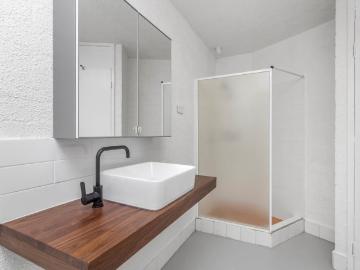 REFURBISHED QUIET GROUND FLOOR UNIT IN THE HEART OF WEMBLEY!
