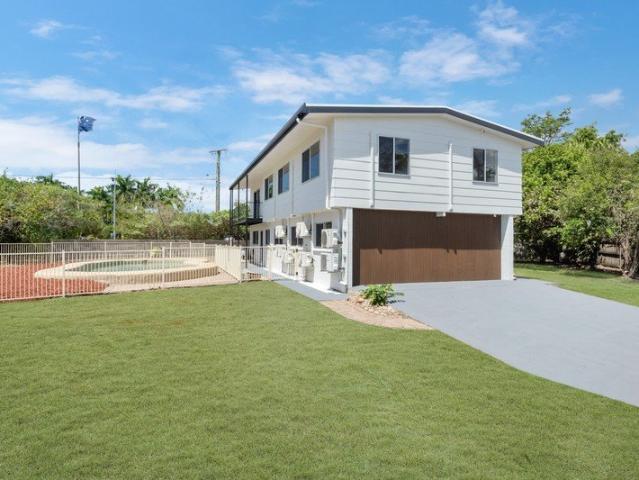 Refurbished share house with pool 5 minute walk to JCU
