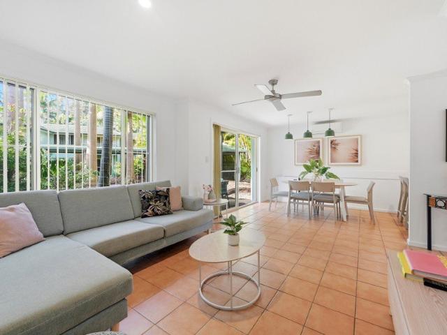 Refurbished Spacious Aanuka Beach Villa, Just Moments from the Beach