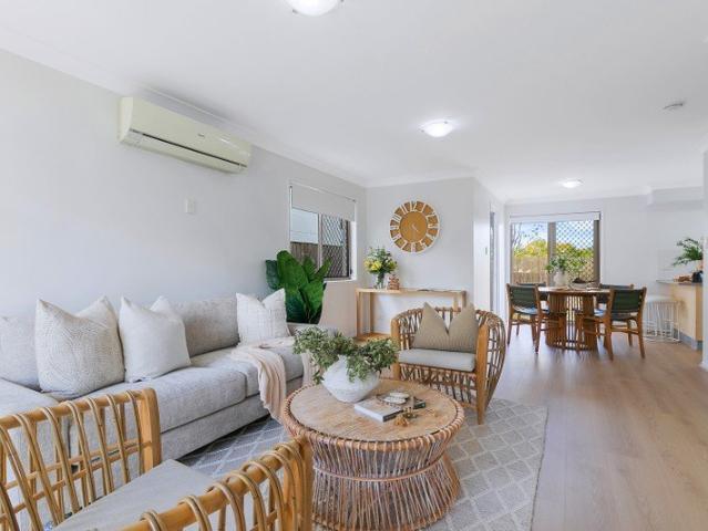 Refurbished, Stylish, Easy Living in Parkside Location