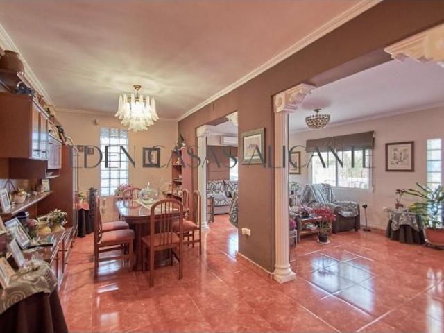 Ref. 01484 Casa unifamiliar en Mutxamel, Alicante