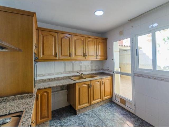 Ref. 04386. EXCLUSIVA Edificio completo en venta en el centro de Llíria con dos viviendas, almacén
