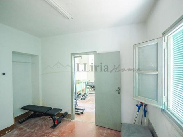 Ref. 04392. Casa de pueblo con gran terraza en el centro de Marines