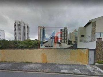 REF: 10.821 Excelente terreno de esquina 551 m², testada de 22 m para 1 rua e 25 mts para a out