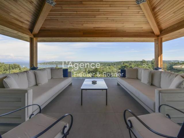 REF 111: PROPRIETE D'EXCEPTION SAINT TROPEZ TAHITI