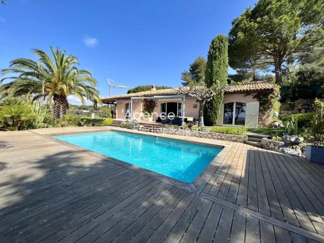 REF 133: RAMATUELLE CAP TAHITI VILLA VUE MER PANORAMIQUE