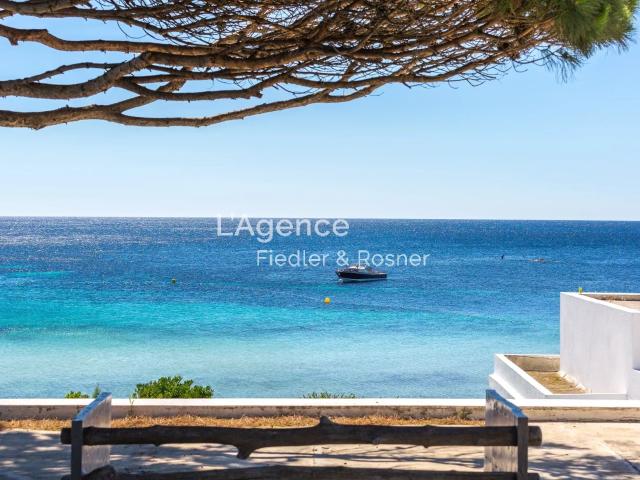 REF 157: ST TROPEZ VILLA EXCEPTIONNELLE PIEDS DANS L'EAU
