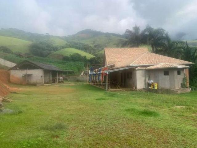 REF 16.762 Lindo Sitio localizado em Piranguçu, com 629.200 m² 13 alqueires equivalentes, 3 dorms