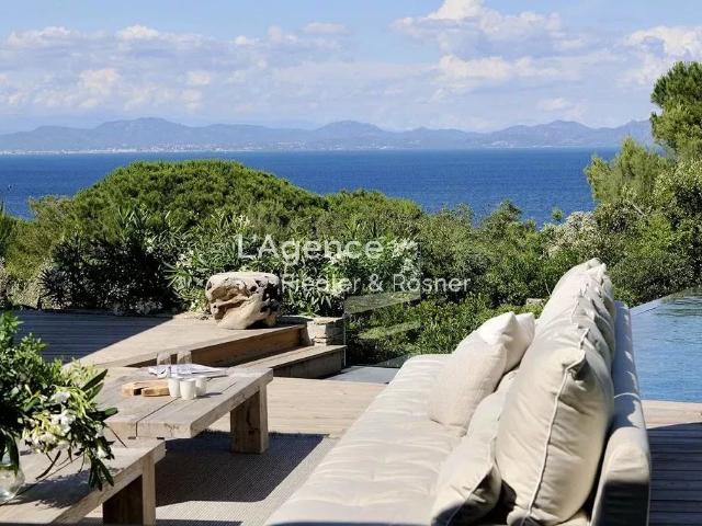 REF 171: LOCATION LES PARCS DE SAINT TROPEZ VILLA VUE MER