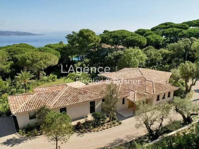 REF 197: LES PARCS DE SAINT TROPEZ LUXUEUSE PROPRIETE NEUVE