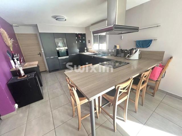 Réf 19089 Tf: Pont Maison des années 2000, sur un terrain. 132m² Auxonne