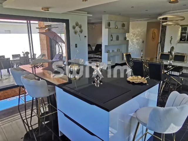 Réf 19329 FB A 5 minutes de DOLE, confortable villa plain. 130m² Dole