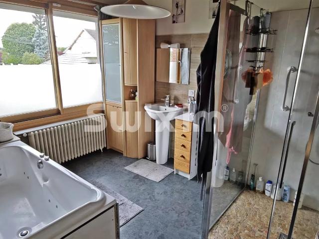 Réf 19364FB Unique à DOLE A l'abri des regards, dans le. 179m² Dole