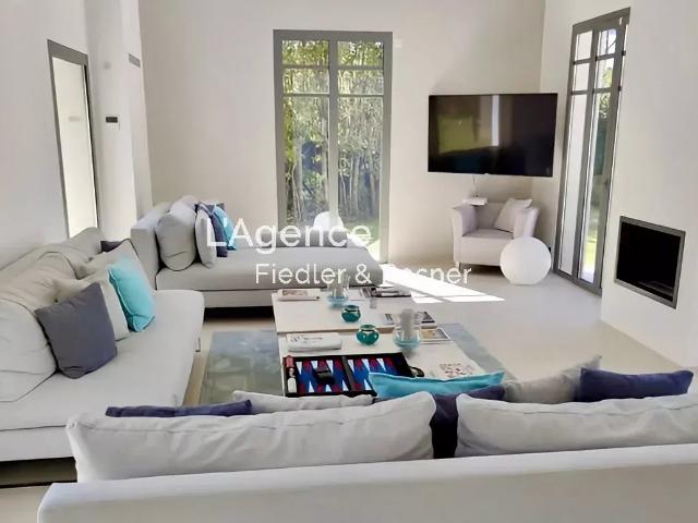 REF 214: SAINT TROPEZ LA MOUTTE CHARMANTE PROPRIETE A LA LOCATION
