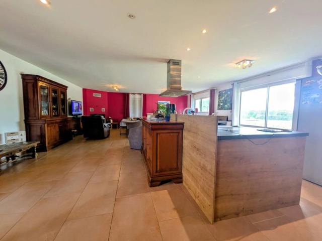 Ref 2255 Maison 2012 4 chambres, bureau, vivable de plain pied