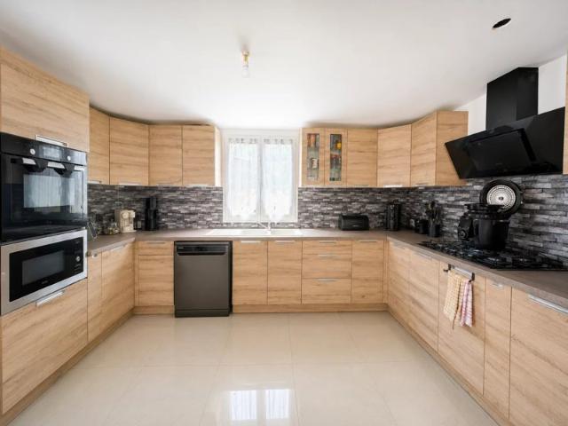 Réf 2280 – Maison meulière • 3 chambres + jardin et dépendances